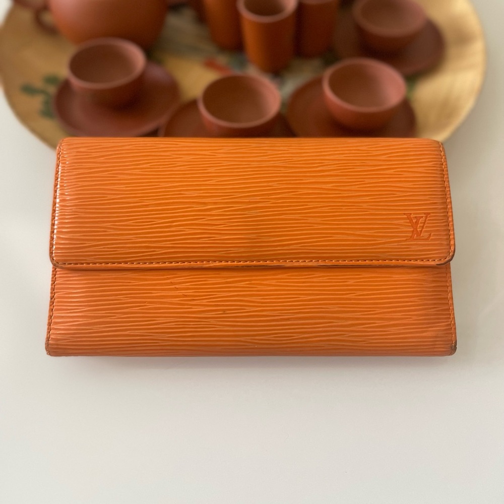 Authentic Louis Vuitton Epi Leather Wallet